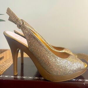 SPARKLE* GOLD HEELS -Like New size 9